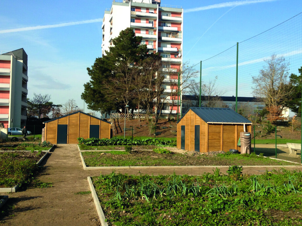 Construction modulaire pour professionnels dans les Deux-Sèvres et en Maine-et-Loire : garages collectifs, abris bus, jardins familiaux, préaux, auvents